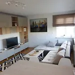 Nad Jeziorkiem 아파트 *