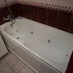 Nad Jeziorkiem 아파트 *