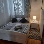 Nad Jeziorkiem 아파트 *