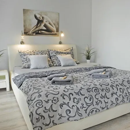 Nad Jeziorkiem Apartment