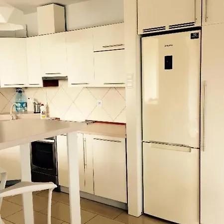 Nad Jeziorkiem Apartment *