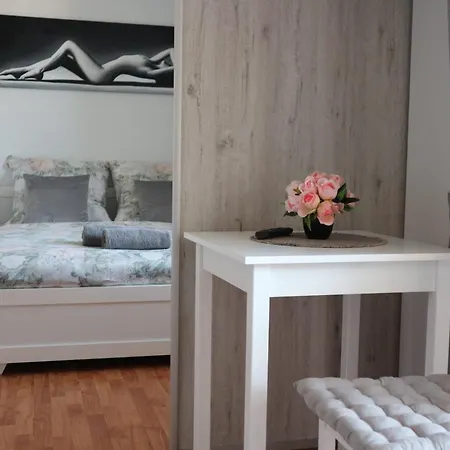 Nad Jeziorkiem Apartment